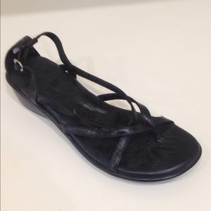 Born Black Leather Criss Cross Straps Sandal